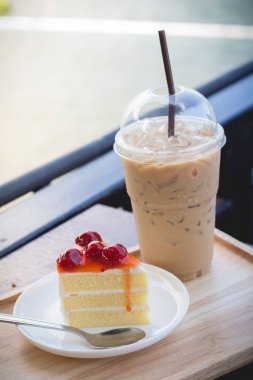 Vişne şurubu ile sünger kek. Vişneli kek barış i ile hizmet