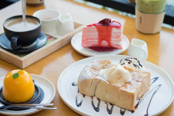 Honey toast. Honey toast with strawberry cake and hot coffee. Ho — Stock Photo, Image