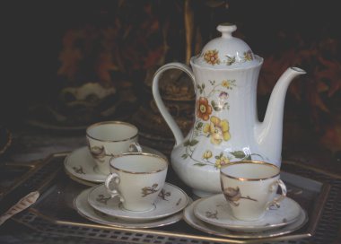 Fincanlı çaydanlık. Vintage tarzda lüks çaydanlık.