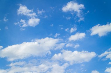 Panoramik çekim mavi gökyüzü ve bulutlar iyi hava gün içinde