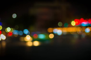 Soyut bac için şehirde araba ışığı ve trafik bulanık görüntü