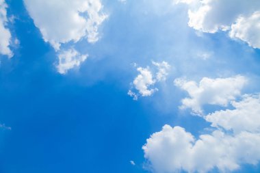 Panoramik çekim mavi gökyüzü ve bulutlar iyi hava gün içinde