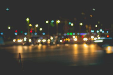 Soyut bac için şehirde araba ışığı ve trafik bulanık görüntü