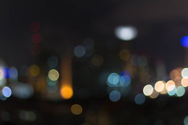 Trafik sıkışıklığı sırasında bulanıklık aydınlatmasının soyut arka planı