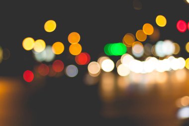 Trafik sıkışıklığı sırasında bulanıklık aydınlatmasının soyut arka planı