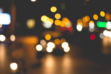 Trafik sıkışıklığı sırasında bulanıklık aydınlatmasının soyut arka planı