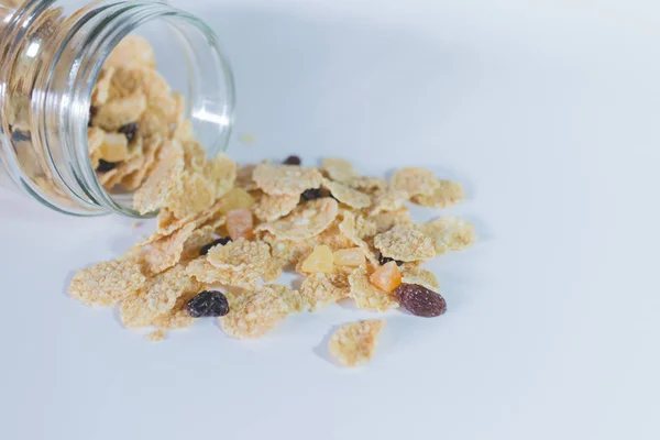 Whole grain cereal flakes which mixed berry fruit and raisins — Stock Photo, Image