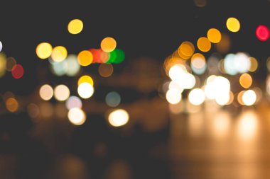 Trafik sıkışıklığı sırasında bulanıklık aydınlatmasının soyut arka planı