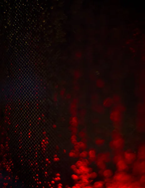 Абстрактный размытый фон красного освещения во время дождя — стоковое фото