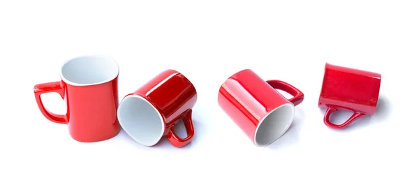 Красный кофе чашку с простым дизайном изолированы на белом фоне — стоковое фото