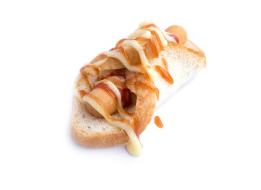 beyaz arka plan üzerinde izole ketçap ile sandviç sosis