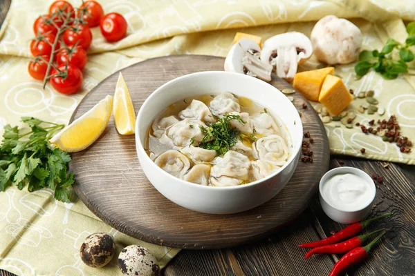 geleneksel ev yapımı köfte et suyu ile