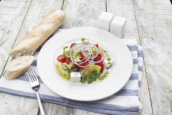 Insalata Greca Con Verdure Fresche Formaggio Feta Olive Nere — Foto Stock