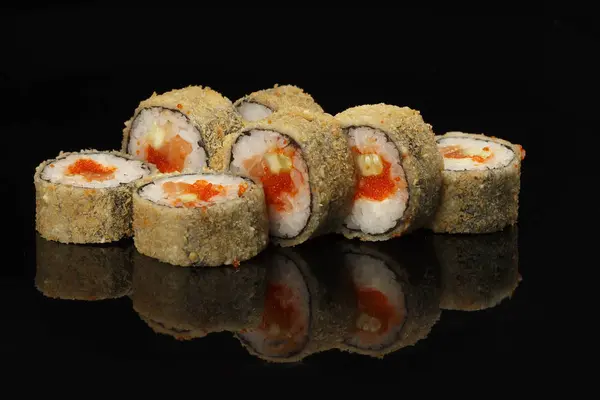 Różnych Sushi Toczy Się Czarnym Tle Odbicia Zwłaszcza Dla Kawiarnie — Zdjęcie stockowe