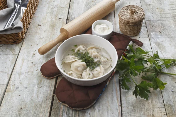 Knödel Mit Brühe Teller — Stockfoto