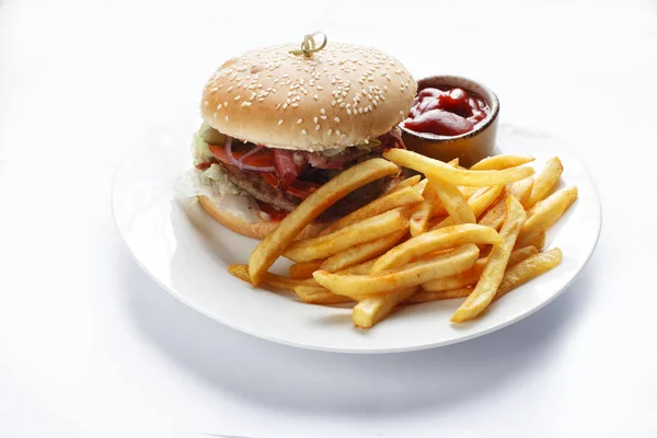 Hamburguesa Papas Fritas Sobre Fondo Blanco — Foto de Stock