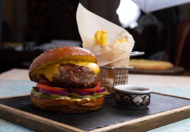 Mükemmel hamburger klasik hamburger Amerikan çizburgeri peynirli