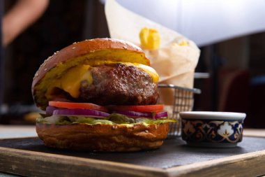 Mükemmel hamburger klasik hamburger Amerikan çizburgeri peynirli