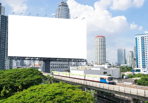 Velké Prázdné Městských Billboard Copy Prostor Připravený Pro Váš Návrh — Stock fotografie