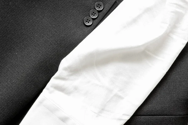 Großaufnahme Von Ein Paar Knöpfen Mantel Eines Businessanzugs Und Weißem — Stockfoto