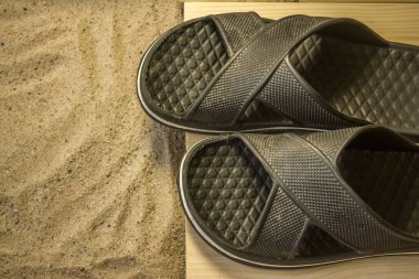 Birkaç tahtaya, kuma ve birkaç yazlık giysiye ateş ettim.