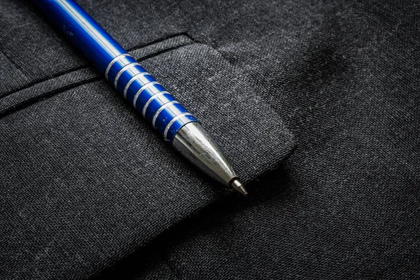 Gros Plan Une Poche Costume Avec Stylo Bleu Métalique Sur — Photo