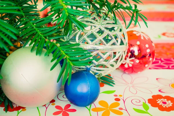 Karácsonyi Háttér Fenyő Ágak Dekorációk Baubles Virágos Fórumon — Stock Fotó