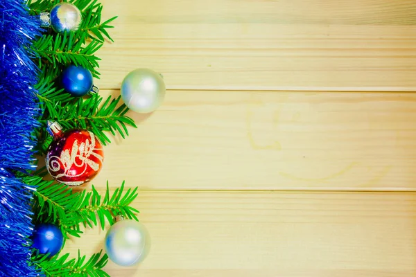 Fond Noël Avec Branches Pin Décorations Boules Sur Panneau Bois — Photo