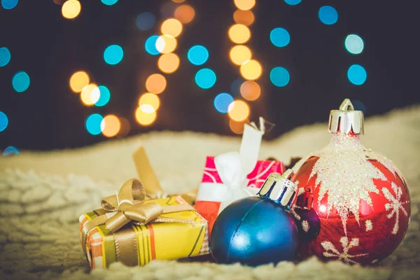 Kerst Achtergrond Met Dennenbomen Takken Cadeautjes Dennenappels Met Blauw Geel — Stockfoto