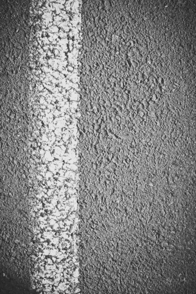 Черно Белый Вертикальный Выстрел Отметке Дороге — стоковое фото