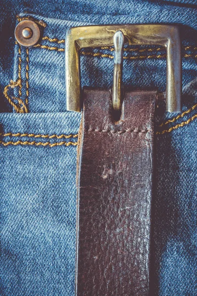 Vertikala Jeans Närbild Bakgrund Med Gammalt Läderbälte — Stockfoto