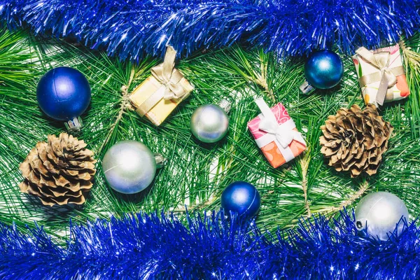 Fond Noël Avec Décoration Bleue Boules Noël Cadeaux Pommes Pin — Photo