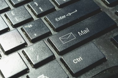 Klavyede mesaj simgesi. Siber güvenlik kavramı