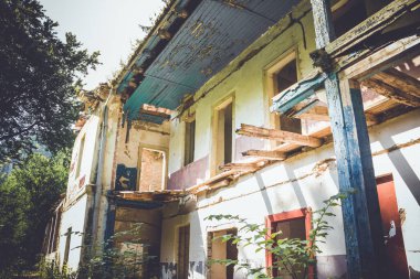 Vadu Crisului, Bihor, Romanya 'dan terk edilmiş kulübe