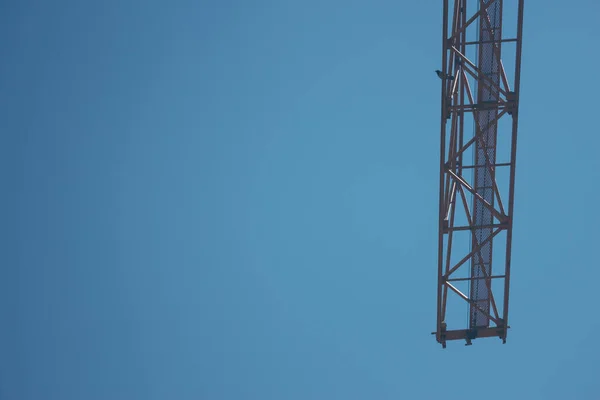 Crane Terangkat Langit Lokasi Konstruksi — Stok Foto