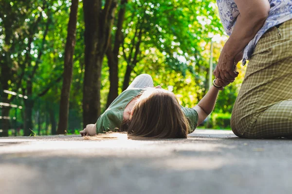 Fainted Girl Checked Old Woman Teenager Lying Ground While Pulse — Stock Photo, Image