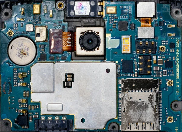 Akıllı telefon paslanmış mavi elektronik devre ana kart şablonu