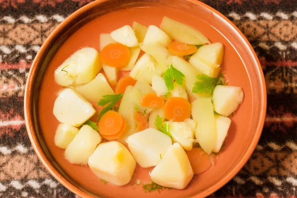 Kil kase en iyi görünümü'nde vejetaryen sebze çorbası.