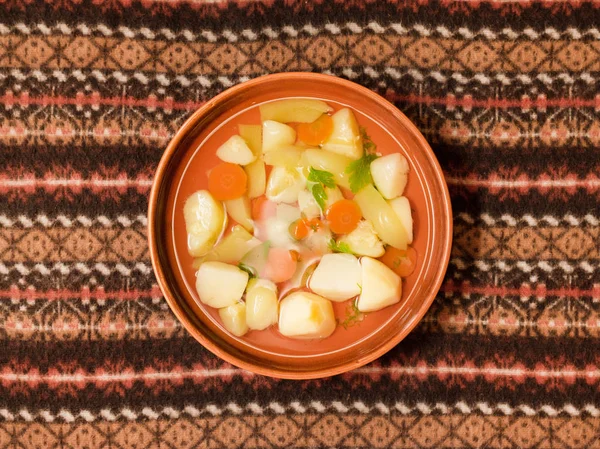 Kil kase en iyi görünümü'nde vejetaryen sebze çorbası.