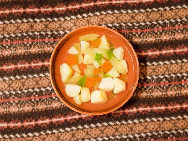 Kil kase en iyi görünümü'nde vejetaryen sebze çorbası.