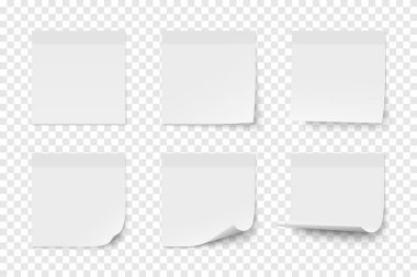 Şeffaf arkaplanda vektör beyaz kağıt yapıştırıcı etiketleri var. Altı gerçekçi yapışkan not izole edildi. Kıvrımlı köşeleri olan çeşitli boş sayfalar.