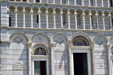 Pisa, İtalya: İtalya 'da sidik kulesini ziyaret eden turistler