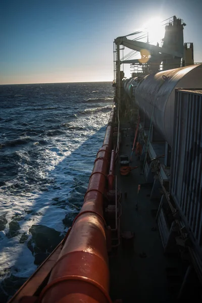 Statek Prowadzi Ładunków Morzu Północnym Arktyki — Zdjęcie stockowe