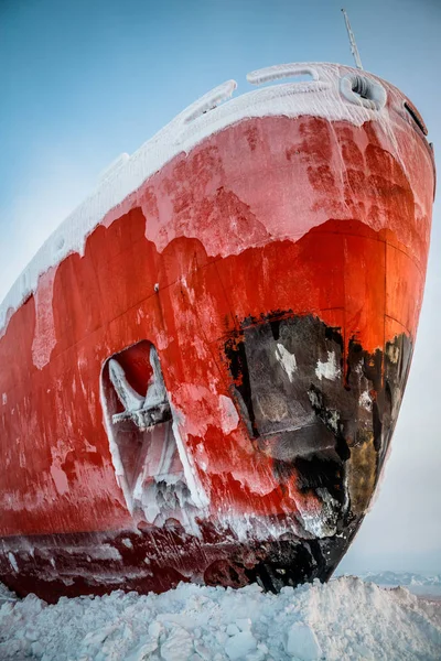 Kırmızı bir buzkıran Arctic buz boşaltma anlamına gelir.
