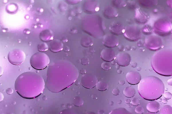 stock image Macro view of lilac oil bubbles in the water