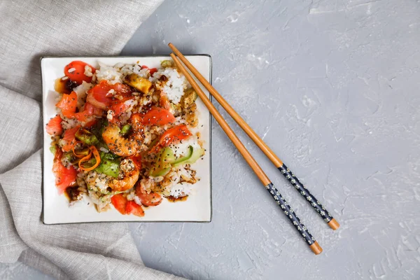 Piatto con insalata Poke — Foto Stock