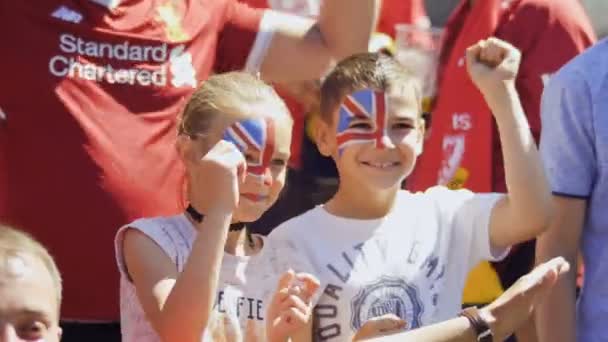 KYIV, UKRAINE - MAY 26, 2018: Children fans during Champions League 2018 — Stock Video