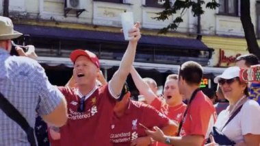 Kiev, Ukrayna - 26 Mayıs 2018: Fanlar - Şampiyonlar Ligi 2018 şarkılar