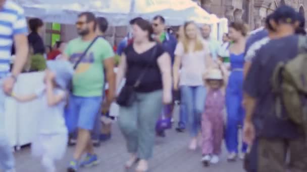 乌克兰基辅, 2018年5月26日: 模糊的步行人 — 图库视频影像