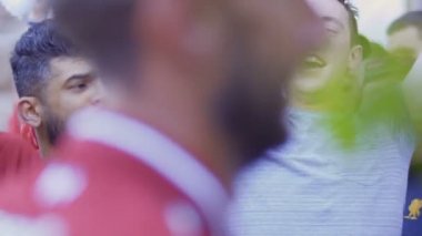 Kiev, Ukrayna, 26 Mayıs 2018 - futbolseverler Şampiyonlar Ligi 2018 şarkıları - şarkı